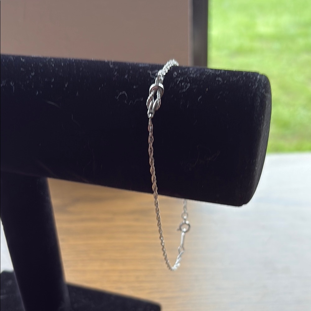 Elegant Silver Chain sailor’s knot Bracelet/anklet. 9 3/4 inches